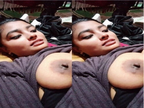 Sexy Indian Girl Shows her Boobs