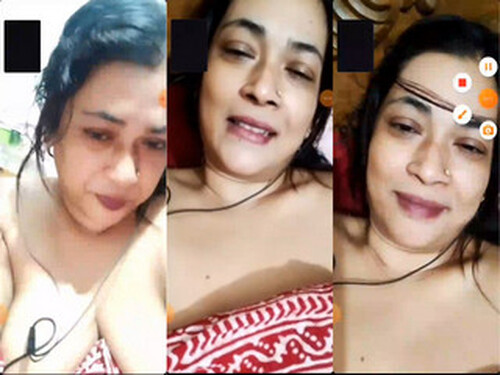 Horny Indian Milf Showing Boobs And Fingering