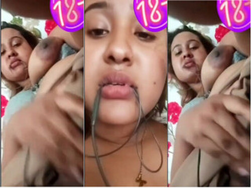 Horny Indian Girl Shows her Nude Body on VC
