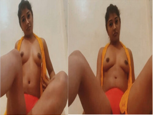 Sexy Indian girl Shows Boobs