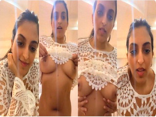 Cute Desi Mal Shows Boobs