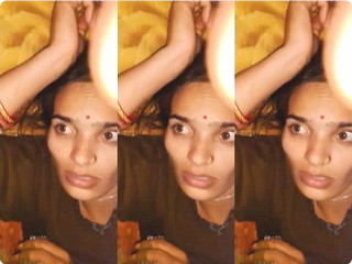 Married Bhabhi Giving Blowjob