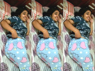 Tamil Wife Giving Handjob Showing Asshole