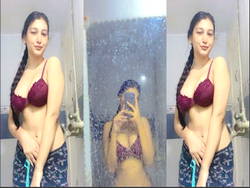 Very Beautiful Paki GF Showing Her Super Sexy Figure