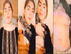Desi Lady Showing Skinny Boobs (Updates)