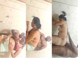 Desi Mature Cpl Bathing and Fucking In Bathroom