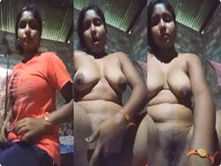 Horny Desi Vlg Girl Shows and Fingering