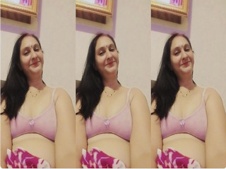 Beautiful Sexy Milf Showing Her Boobs